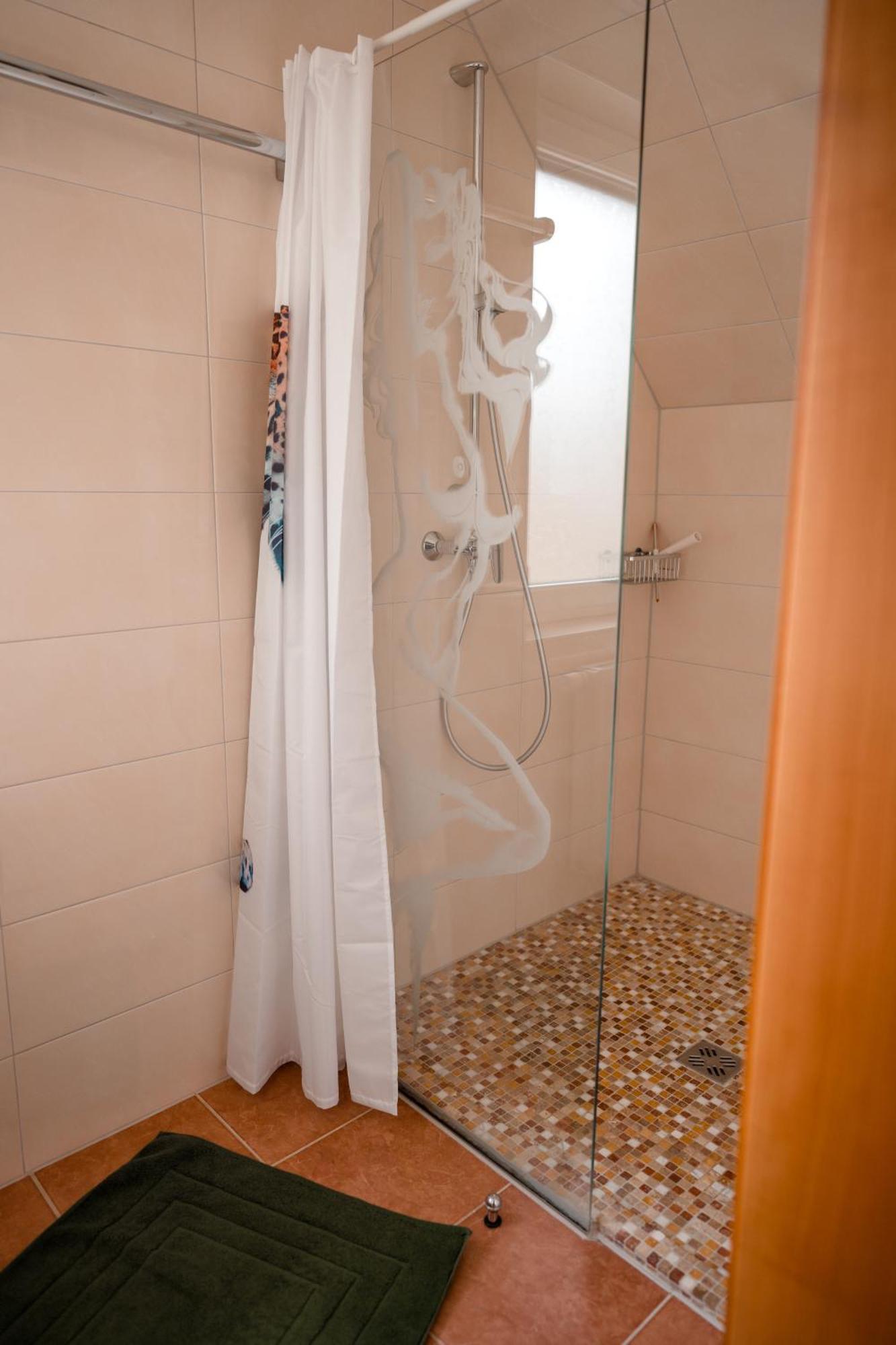 Urlaub Fuer Mensch Und Tier - Appartements Pirkhof Portschach am Woerthersee Luaran gambar